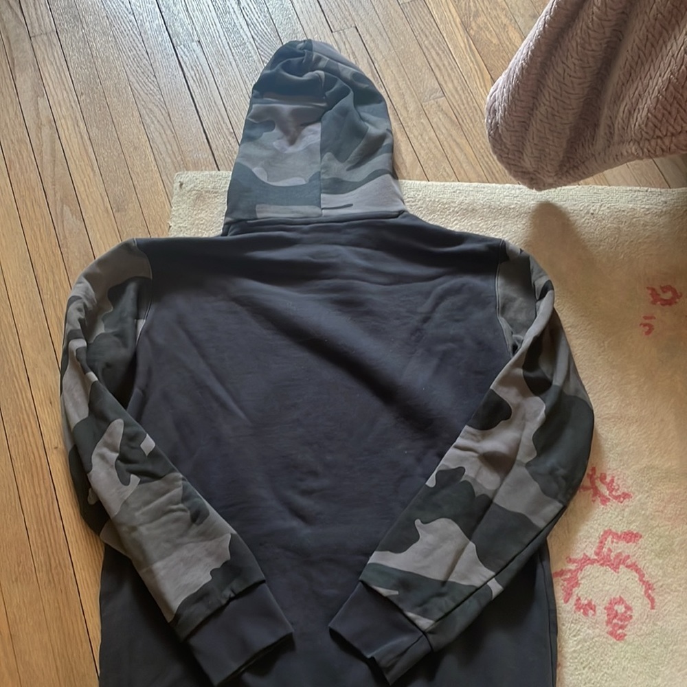 NWOT Adidas color block hoodie with camouflage hoodie and sleeves in size M. - Picture 8 of 8